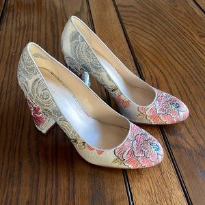 Nine West Tapestry Floral Print Block Heel Leroux Pumps Size 8.5